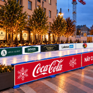 Kentänlaitamainos 150 × 100 cm – Coca-Cola Ice Rink by Mankeli